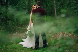 Pădurile regale reprezintă un tărâm de basm, amplasat în mijlocul civilizației urbane, din preajma mult prea aglomeratului și gălăgiosului bucurești. Forest Industrial Wedding Padurile Regale Bucuresti Still Light