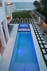 A Variety Of Tiles Come Together In This Beautiful Florida Beach Home S Landscaping From Blue Glass M Swimming Pool Designs Modern Pools Backyard Pool Designs