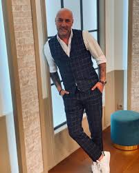 Dass antiquitäten seine leidenschaft sind, entdeckte paco steinbeck bereits im alter von neun jahren. Paco Steinbeck Hallo Ihr Lieben Eine Der Meist Gestellten Fragen An Mich Ist Ob Ich Mir Meine Outfits Selber Aussuchen Oder Ein Stylist Dahinter Steht Naturlich Ist Das Mein Eigener Style