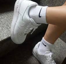 Black Air Forces With White Socks Te Interesan Los Zapatos Que Estas Viendo Pues Visitarnos Para Ver Mas Modelos A Nustra Web Comprarzapatosonl Fashion Cute Shoes Me Too Shoes