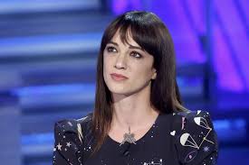 Silver gems, ass, asiaargento23, aria asia anna maria vittoria rossa argento, asia aria anna. Asia Argento Ha Rivelato Di Aver Subito Un Abuso Da Parte Di Rob Cohen