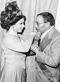 She started her career in alexandria in some tragedic roles before she was discovered by the egypti. Ø´ÙˆÙŠÙƒØ§Ø± ÙˆÙŠÙƒÙŠØ¨ÙŠØ¯ÙŠØ§