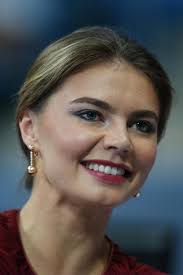 Олимпийская чемпионка по художественной гимнастике алина кабаева раскритиковала заслуженного мастера спорта по художественной гимнастике ляйсан утяшеву за комментарий. Alina Kabaeva Kak Zvezde Udaetsya Skryvat Izyany Figury Shou Biz Na Joinfo Com