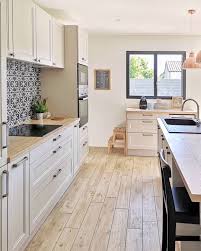 Cuisine Blanche Et Bois Cuisine Blanche Et Bois Campagne Cuisine Blanche Et Bois Cre In 2020 French Kitchen Design Modern Kitchen Tile Backsplash Home Decor Kitchen