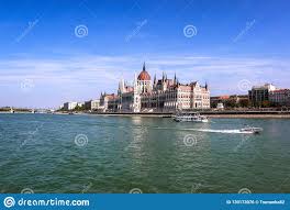 Recherchez un hotel, une location de voiture. Le Batiment Hongrois Du Parlement Le Long Du Danube A Budapest La Capitale De La Hongrie Photo Stock Image Du Attraction Horizontal 130173076