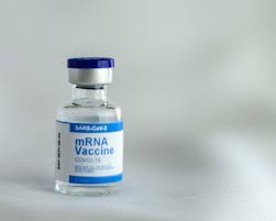 La farmacéutica moderna ha anunciado que las personas que recibieron su vacuna contra el coronavirus deberán recibir una tercera dosis para reforzar su inmunidad y obtener protección contra las. Se Confirma Que La Vacuna Pfizer Necesitara Un Tercer Pinchazo De Refuerzo A Los 9 Meses