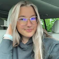 What are the pros and cons of using Glowforge Aura for cutting acrylics and  wood?