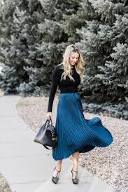 Vendita abbigliamento uomo/donna tra i vari marchi abbiamo : Dressy Vestirsi Casual Vestiti Abbigliamento