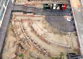 Torino è un esempio e un museo a cielo aperto della tradizione. Teatro Romano Torino Storia