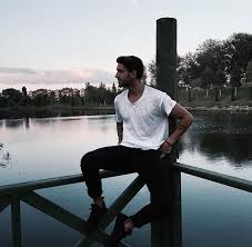 Pandemi sürecinde gece gündüz demeksizin çalışan sağlık personeline… 25 Serkay Tutuncu Ideas Turkish Actors Actors Celebrities