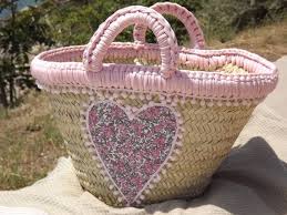 Panier Cabas Boheme Chic Romantique En Osier Avec Coeur En Tissu Liberty Et Pompons Roses Sac En Paille Sac Panier Sac
