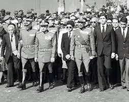 ى مثل هذا اليوم 3 مارس 1981 صورة من جنازة المشير أحمد بدوي تجمع ثلاث رؤساء مصريين هم الرئيس أنور السادات ونائبه حسني Egypt History Egyptian History Old Egypt