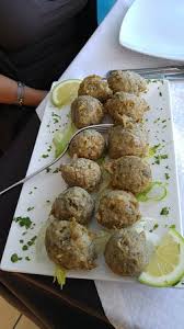 Amalgamate bene il tutto ed incorporate il pesce neonato ben asciutto, mescolando delicatamente. Polpette Di Neonata Picture Of Sapori Di Mare Sicily Tripadvisor