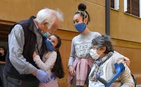 Italia Pagara 1 200 Euros A Los Abuelos Por Cuidar De Sus Nietos Hoy