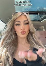 Samantha Fenwick's Instagram, Twitter & Facebook