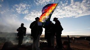 El solsticio de invierno en bolivia se celebra con particular interés para sus pobladores, ya que según sus antiguas creencias rinden culto a inti, que representa el sol y la pachamama que simboliza la tierra (ver artículo: Bolivia Celebra Ano Nuevo Andino Amazonico 5525 Hispantv