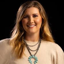 Lindsey Miller's Instagram, Twitter & Facebook