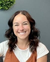 Kristen Dewey's Instagram, Twitter & Facebook