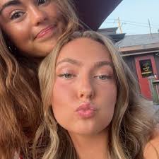 stella barden (@StellaBarden)