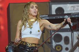 Открыть страницу «miley cyrus» на facebook. Miley Cyrus Miley Cyrus Plane To Glastonbury Sounds Terrifying