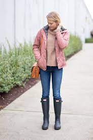 How To Wear Hunter Boots In Winter Treats And Trends Hunter Boots Outfits With Rainboots Rain Boots