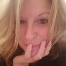 I'm having a really hard time with my mental today. And I wish I could  express what's happening inside my head. It's so hard to explain though. I  dnt know what to