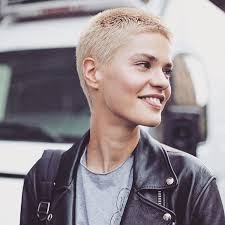 Do we like these haircuts for after I've finished this job? 💇🏼🙇🏼