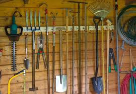 Unsere gerätehäuser bieten wir in verschiedenen größen und farben an, damit auch der passende geräteschuppen für ihren garten dabei ist. Infos Zu Gartenmaschinen Und Gartengeraten Bei Obi