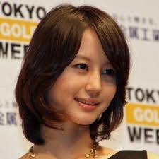 ショートボブを上品に 堀北真希 ボブ 髪型 ボブヘア