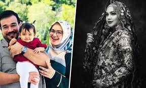 Siti nurhaliza merupakan penyanyi asal malaysia yang namanya begitu tenar di era tahun 2000an. Siti Nurhaliza Umum Hamil 4 Bulan Buzzkini