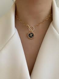Vintage Chanel Macaron Necklace Etre Blank In 2021 Vintage Chanel Jewelry Vintage Chanel Gold Necklace Outfit