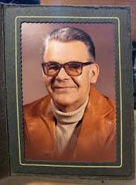 Near Battle Lake, former private retreat/game farm, once owned by Mr.  Cowles of Star Tribune (now). Some famous guests were Eisenhower and Nixon.  Became a park in 1991. Lodge built in 1905...love