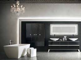 Il lusso non è un concetto facile da riprodurre nell'interior design, la combinazione degli elementi può donare un effetto sfarzoso e raffinato o, al contrario, può risultare eccessivo e dissonante, soprattutto quando si parla di un lusso moderno dal design funzionale, semplice ed essenziale. Realizziamo Mobili Per Arredamento Bagno Di Lusso Su Misura Blog