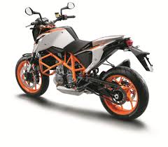 Desde que era profundamente renovada en 2016, la 690 duke apenas ha recibido cambios, salvo la adaptación a la euro4 en 2017 y los estéticos introducidos en 2018. Ktm 690 Duke R Alle Technischen Daten Zum Modell 690 Duke R Von Ktm