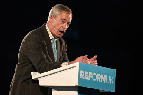 Nigel Farage lashes out at Reform 'incompetence' after speech in half-empty hall | News UK | Metro News