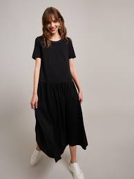 Complice delle tue giornate e alleato delle tue serate, l'abito lungo coniuga comfort e femminilità trasformandosi in un capo indispensabile del tuo guardaroba. Vestiti Da Donna Lunghi Eleganti E Casual Oltre Com