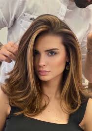 Use the tone of your hair in your favor, we tell you what are the colors that make you look younger, your friends will ask you the secret. Gorgeous Hair Colors That Will Really Make You Look Younger