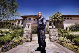 Ever since the inception of his career, 'money' had a keen interest in real estate and this is not the only colossal property he owns. Floyd Mayweather Has Las Vegas Home Burgled While He Was In Los Angeles To Celebrate 40th Birthday