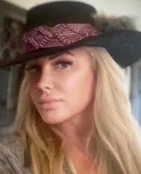 Jane Regenold's Instagram, Twitter & Facebook