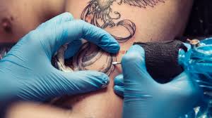 Was kostet ein tattoo am handgelenk? Tattoo Schmerzen An Diesen Korperstellen Tut Es Am Meisten Weh