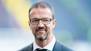 Opinions and recommended stories about fredi bobic full name: Fussball Bundesliga Fredi Bobic Der Begehrte Macher Zdfheute