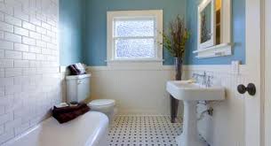 Ukurlah bak mandi yang lama dan pintu kamar mandi. Musim Hujan Ini Tips Kamar Mandi Anti Lembab Akibat Bocor