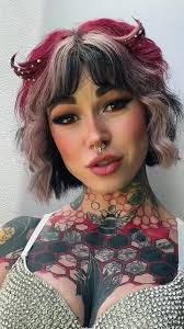 The fly was a paid actor #hairhorns #hairfashion #hellbilly