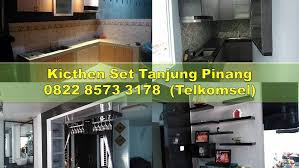 Karena luasnya yang terbatas, maka kamu perlu membuat storage di bawah kompor serta memasang kitchen set atau rak model ambalan di atasnya. Kitchen Set On Tumblr