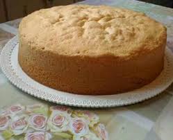Ingredienti 6 Uova 300g Di Zucchero 300g Farina 3 Cucchiai Di Acqua Bollente Procedimento Montare Le Uova Con Lo Zucchero E I Cucchia Dolci Torte Infornare
