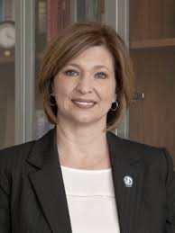 State health officer, UMMC alum reaps prominent AMA award