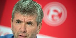 Im netz laufen unzählige user sturm gegen den. Fortuna Dusseldorf Friedhelm Funkel Kann Wohl Doch Trainer Bleiben Kolnische Rundschau