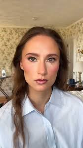 @truebeautymarks ✨Berry-stained lips, gilded accents, and a radiant flush —  a nod to autumn’s richness with a modern twist. 🍇✨ Created with the iconic  @natashadenona palette, blending berry depth with ...