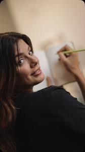 Ayer, 6 de noviembre, se estrenó con mucho éxito “El Abrazo del Monstruo”,  una obra de teatro escrita por Rosario Valenzuela (guionista de Netflix de  “¿Quién Mató a Sara?” y “Las Hermanas