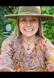 Jennifer Farley (@splendidthriftedgoods)